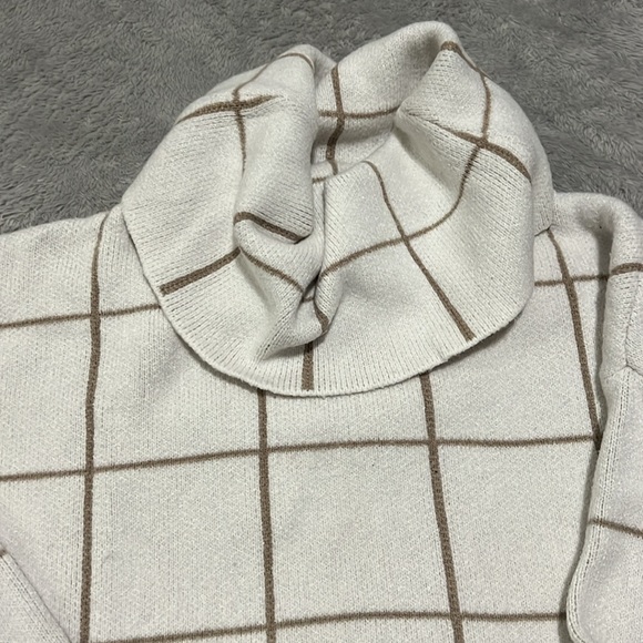 •SOLD• Checkered Cream Turtleneck Sweater - Picture 3 of 8